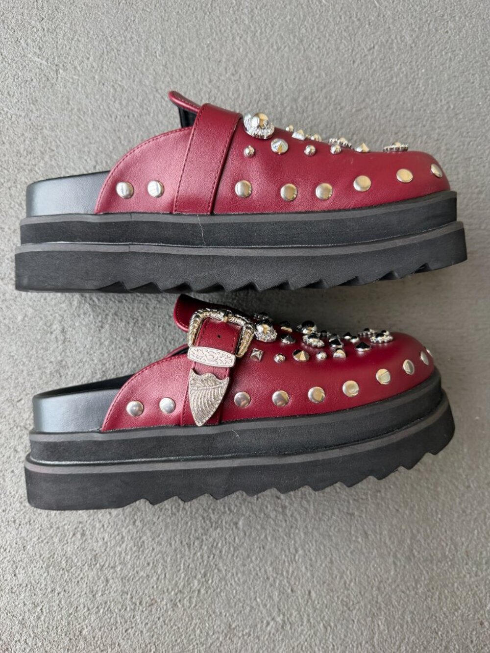 Azalea Wang Swiftly Burgundy Studded Platform Clog Mules Casual NWOB - Picture 5 of 9